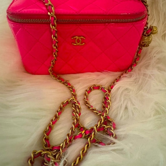Barbie Hot Pink Chanel Vanity Handbag - Picture 4 of 16